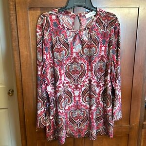 Jones studio 2X long tunic. Pretty cut out neckline long sleeve.